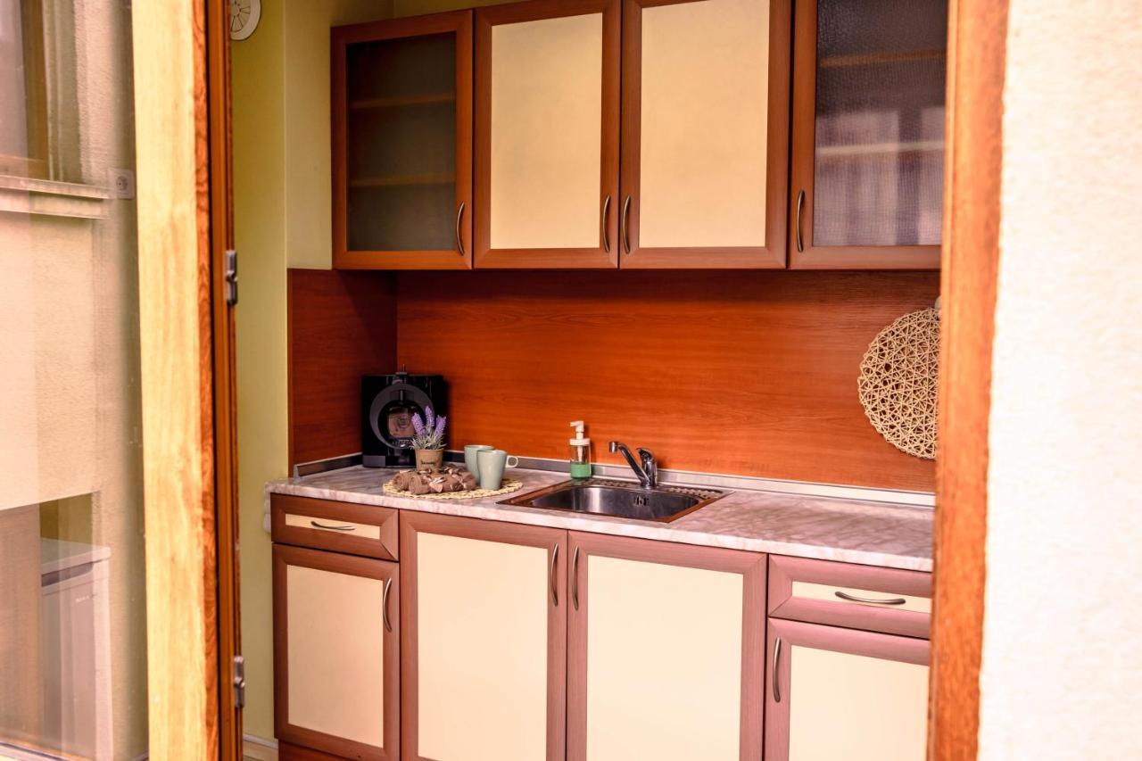 Semiramida Central Studio Warna Exterior foto