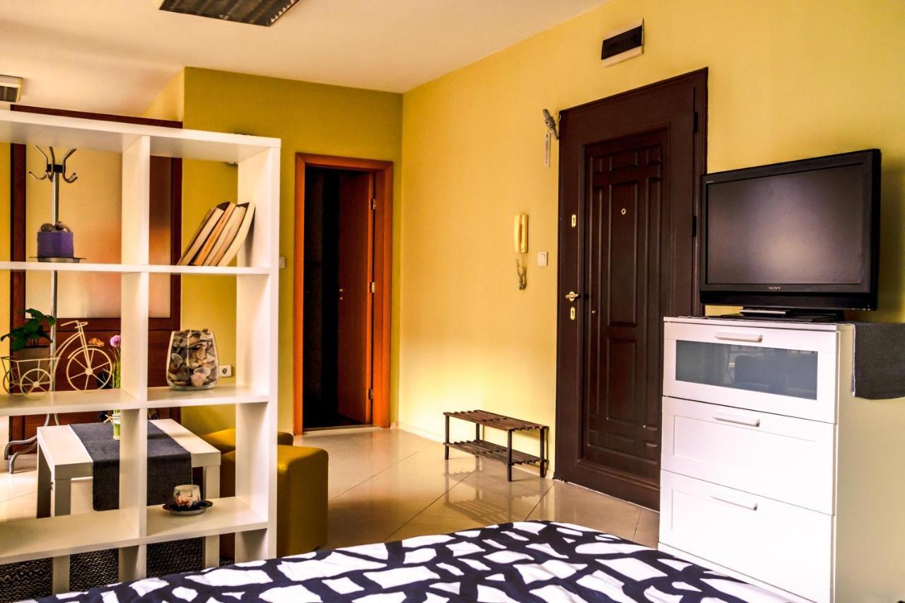 Semiramida Central Studio Warna Exterior foto